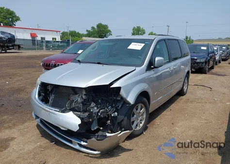 2011 Chrysler Town & Country Touring z USA, uszkodzony, nr VIN 2A4RR5DG0BR798312